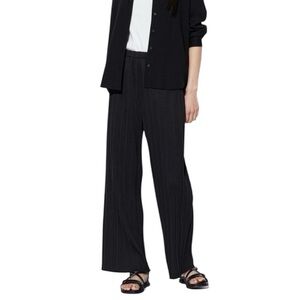Uniqlo Pleated Pants Black